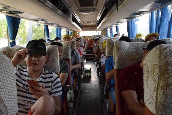91好色先生IOS下载全体坐上旅游大巴